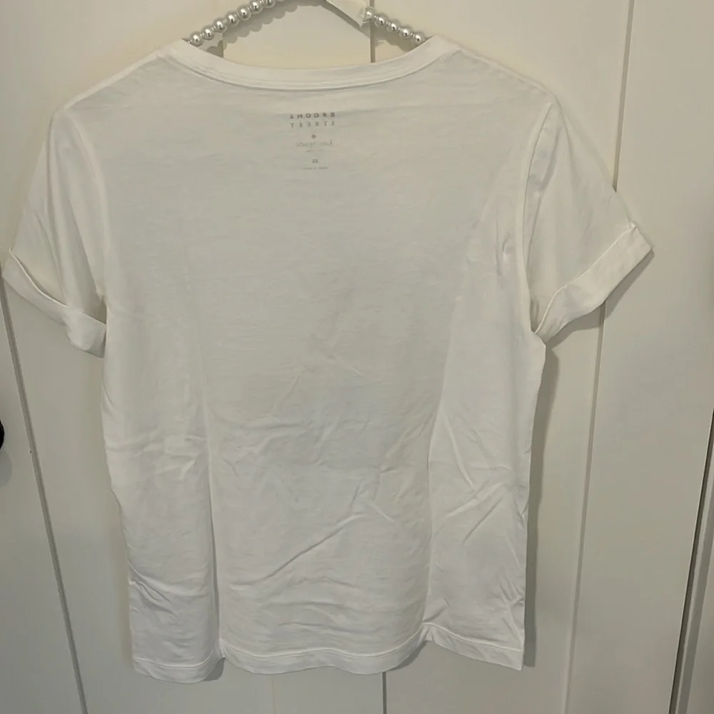 Kate SPADE white cuffed sleeve Santa Tee - Picture 4 of 8